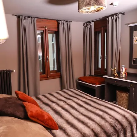 Art Grivola מלון